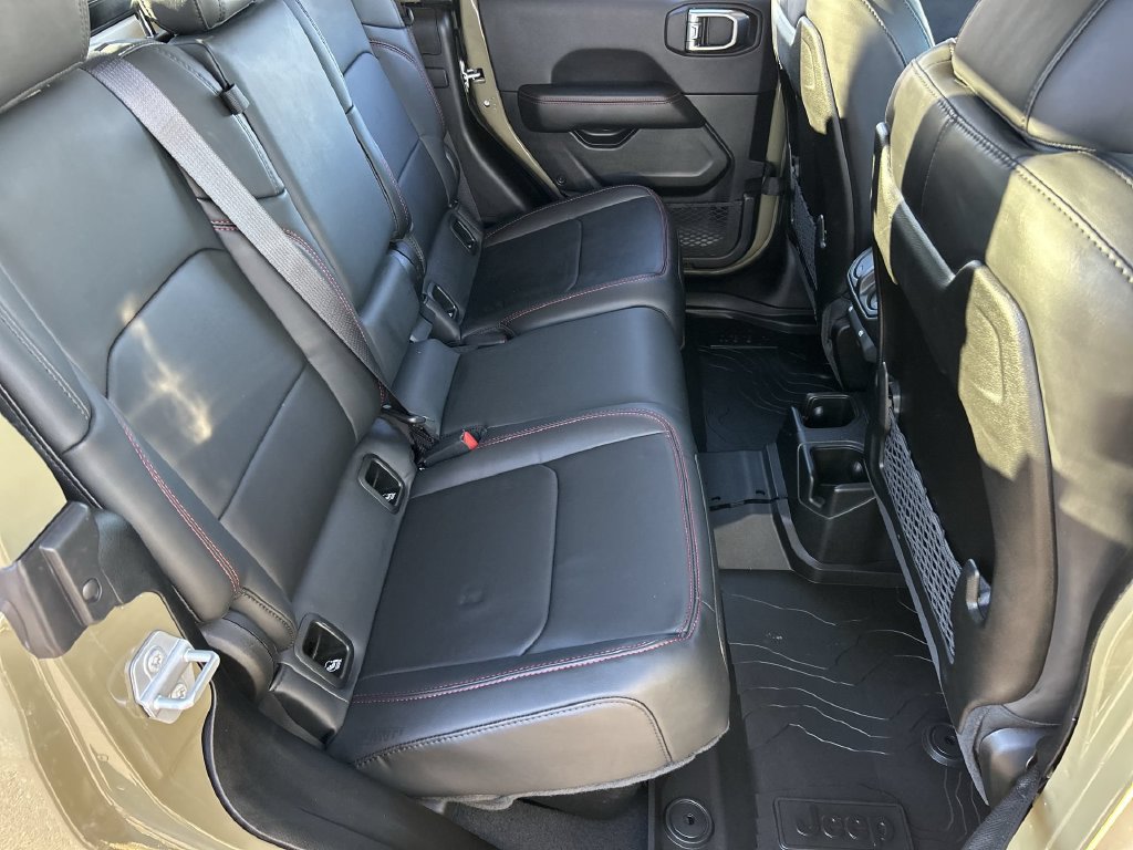 Used 2025 Jeep Gladiator Rubicon w/ Convenience Group AWD/4WD image 26