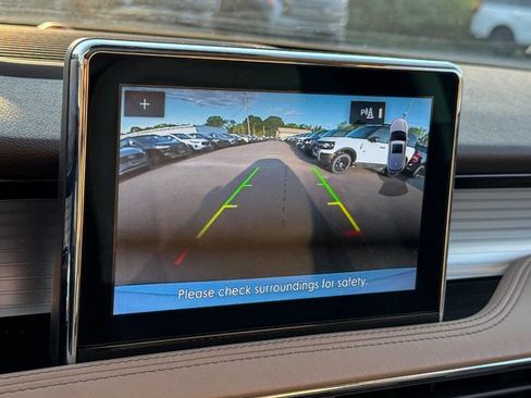 Used 2021 Lincoln Corsair AWD w/ Premium Package image 25