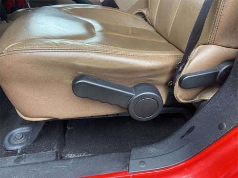 Used 2017 Jeep Wrangler Unlimited Rubicon w/ Connectivity Group image 14