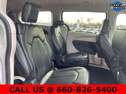Used 2024 Chrysler Pacifica Touring-L image 7