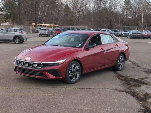 New 2025 Hyundai Elantra SEL image 2