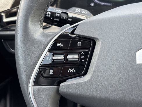 Used 2023 Kia Niro EX Touring FWD image 27