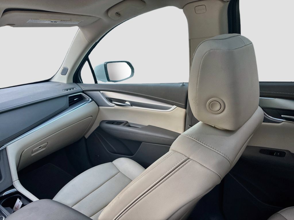 Used 2024 Cadillac XT5 Premium Luxury w/ LPO, Floor Liner Package AWD/4WD image 25
