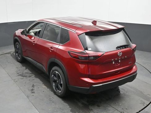 Used 2025 Nissan Rogue SV AWD/4WD image 40