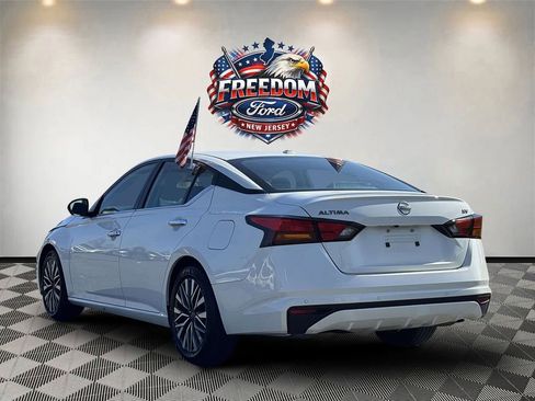 Used 2024 Nissan Altima 2.5 SV FWD image 3