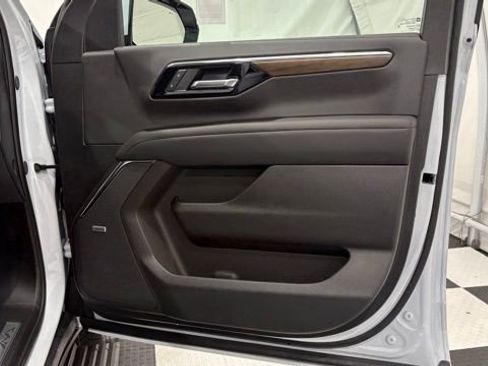 New 2026 Chevrolet Suburban High Country image 26