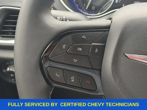 Used 2025 Chrysler Pacifica Limited FWD image 26