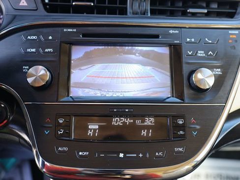 Used 2016 Toyota Avalon Limited image 24