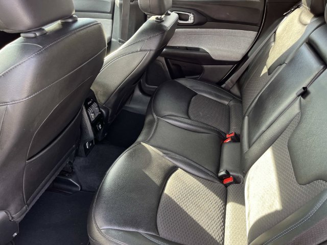 Used 2024 Jeep Compass Latitude AWD/4WD image 17