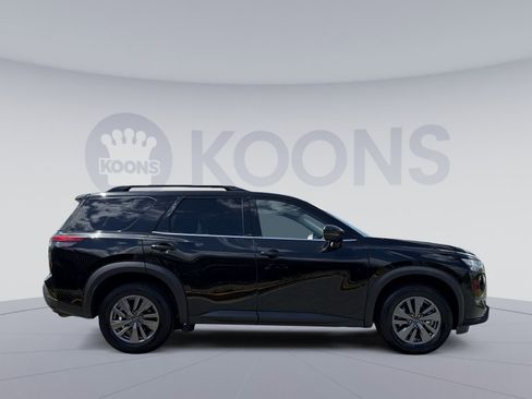 Used 2025 Nissan Pathfinder SV FWD image 12