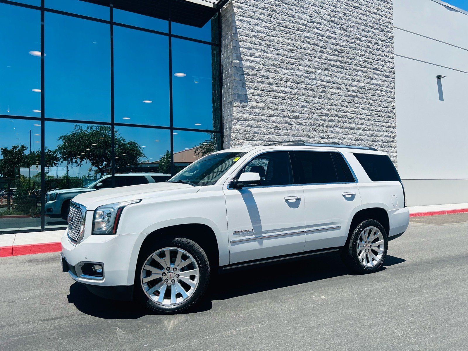 Used 2016 GMC Yukon Denali w/ Open Road Package AWD/4WD image 3