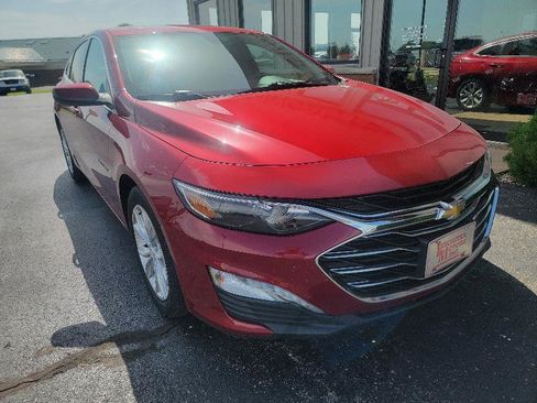Used 2019 Chevrolet Malibu LT w/ LT True North Edition FWD image 2