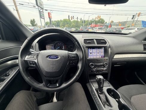 Used 2018 Ford Explorer XLT w/ Equipment Group 201A AWD/4WD image 3