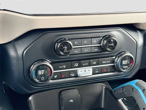 Used 2023 Ford Bronco Wildtrak image 25