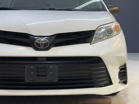 Used 2019 Toyota Sienna L image 21