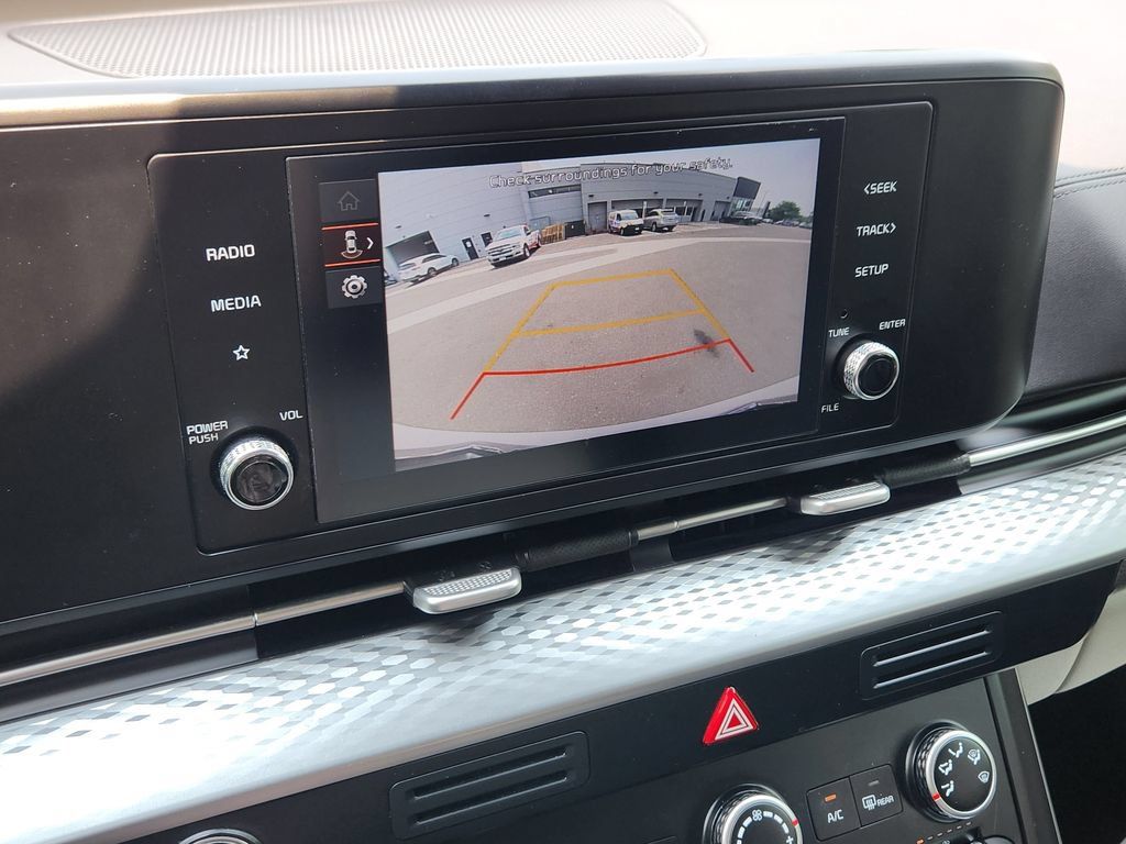 Used 2024 Kia Carnival LX FWD image 15