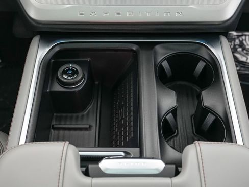 Certified 2025 Ford Expedition Active image 17