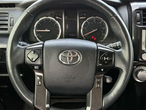 Used 2022 Toyota 4Runner TRD Off-Road Premium AWD/4WD image 11