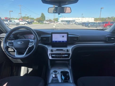 Used 2023 Ford Explorer XLT image 13