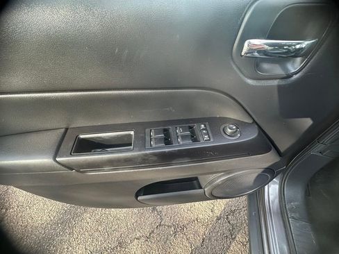 Used 2017 Jeep Patriot High Altitude image 12