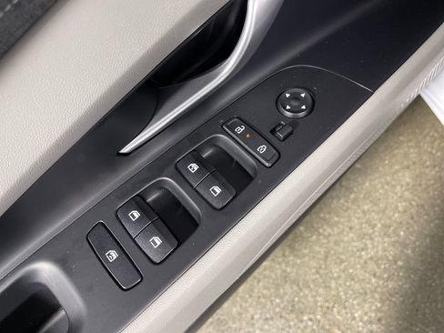 Certified 2024 Hyundai Elantra Limited image 18