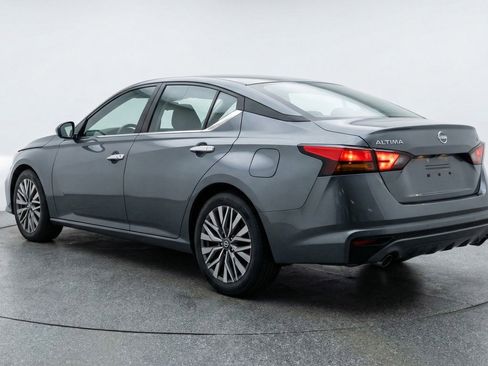 Used 2025 Nissan Altima 2.5 SV image 6