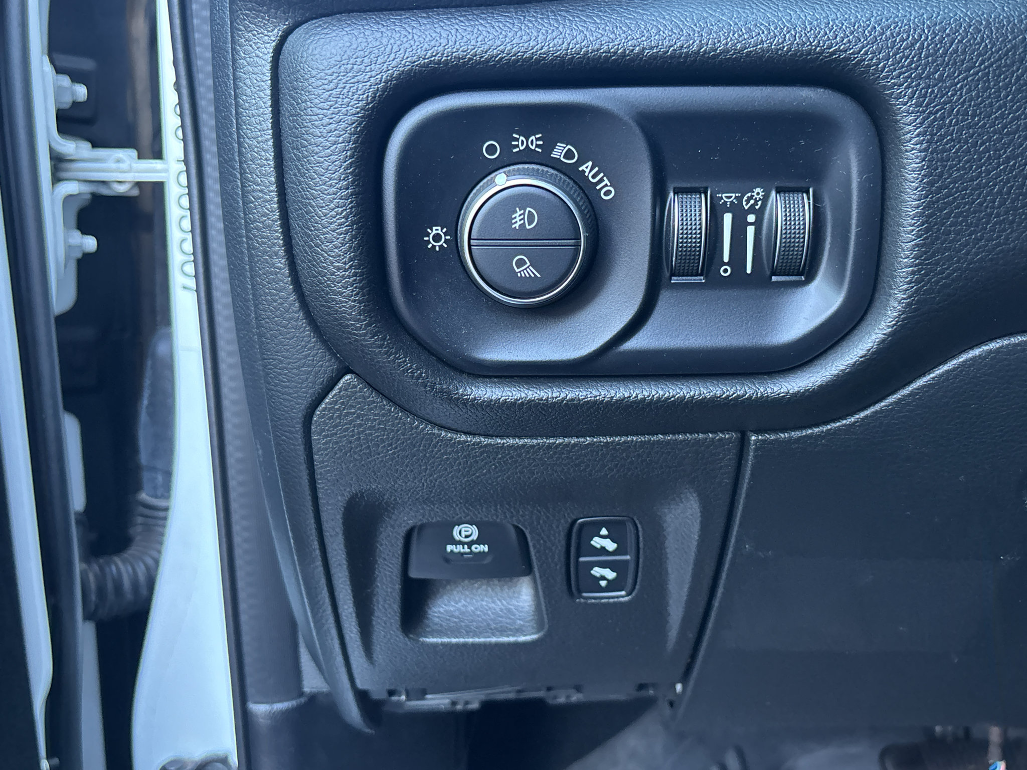 Used 2023 RAM 1500 Laramie AWD/4WD image 12