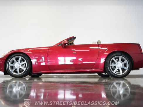 Used 2005 Cadillac XLR image 9