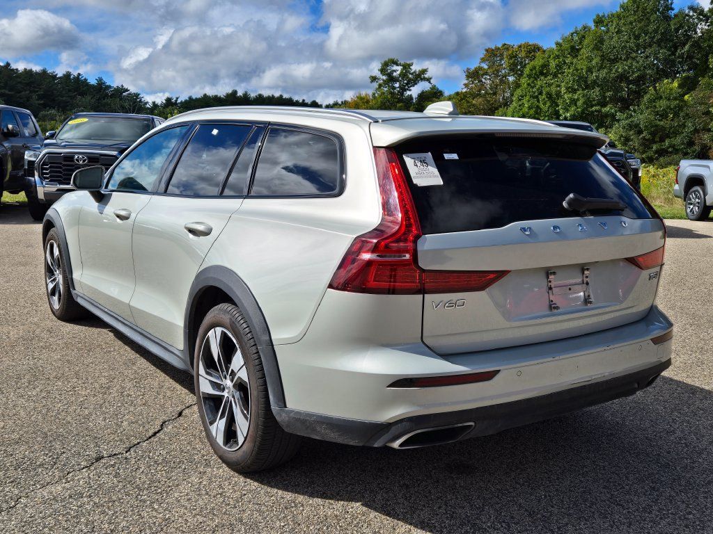 Used 2020 Volvo V60 T5 Cross Country w/ Protection Package Premier AWD/4WD image 3