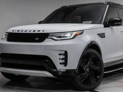 Used 2025 Land Rover Discovery Dynamic SE AWD/4WD image 2