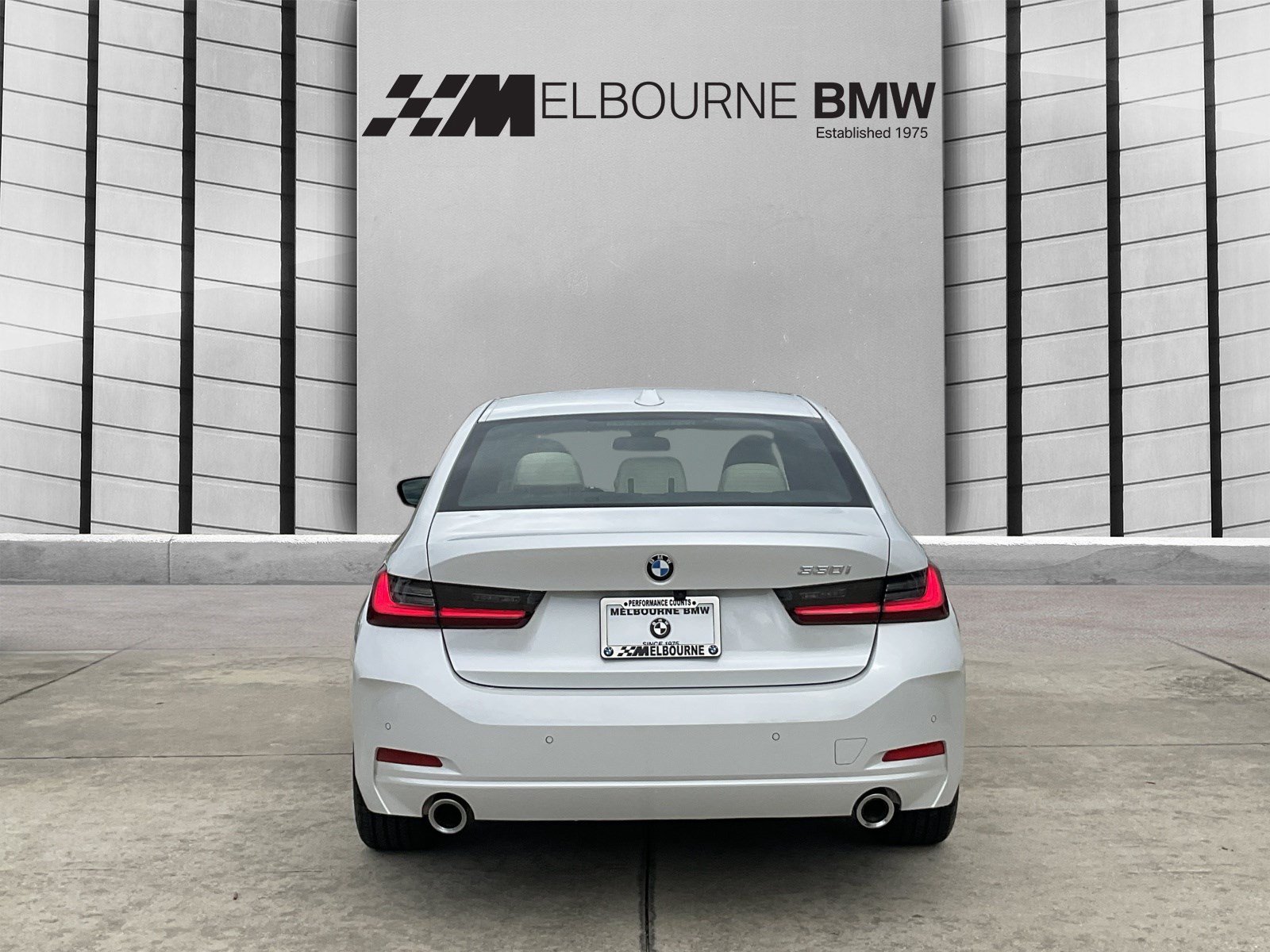Used 2024 BMW 330i Sedan w/ Convenience Package RWD image 5