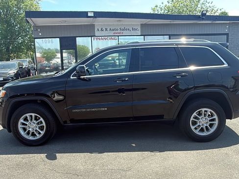 Used 2018 Jeep Grand Cherokee Laredo AWD/4WD image 4