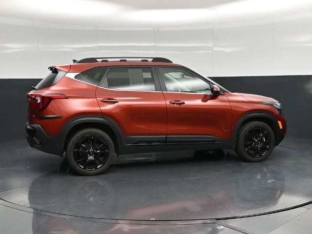 Used 2024 Kia Seltos X-Line AWD/4WD image 2