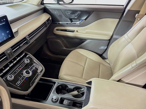 Used 2022 Lincoln Corsair AWD w/ Equipment Group 101A image 24