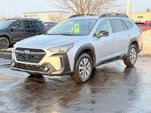 Used 2025 Subaru Outback Premium w/ Popular Package #1A image 1