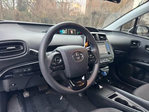 Used 2019 Toyota Prius L Eco image 11