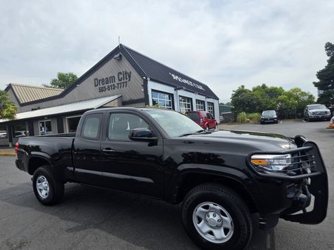 Used 2017 Toyota Tacoma SR w/ SR Convenience Package AWD/4WD image 5