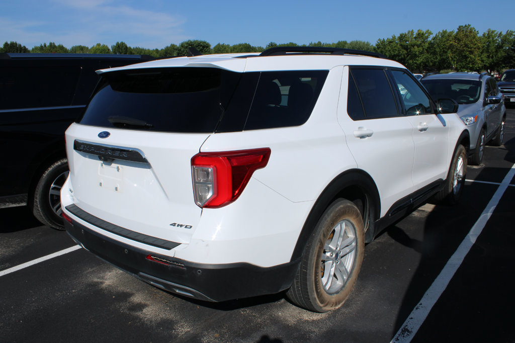 Used 2024 Ford Explorer XLT w/ Equipment Group 202A AWD/4WD image 4