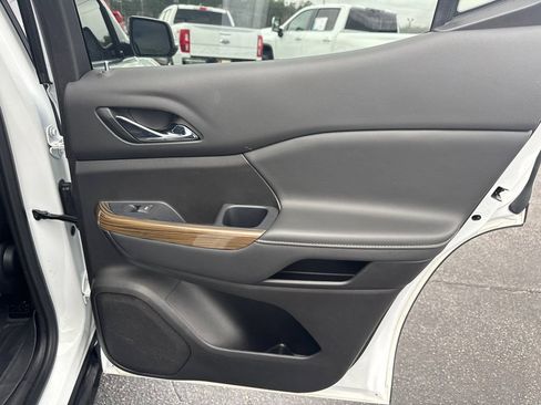 Used 2022 GMC Acadia SLE w/ Driver Convenience Package image 17