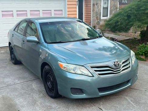 Used 2011 Toyota Camry LE FWD image 3