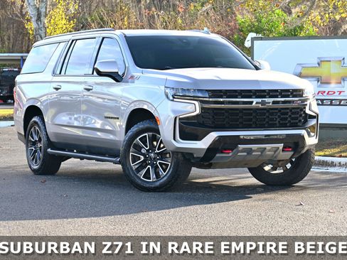 Used 2022 Chevrolet Suburban Z71 image 2