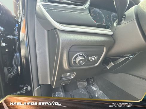 Used 2025 Jeep Grand Cherokee Limited image 16