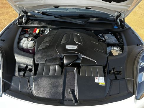 Used 2022 Porsche Cayenne Platinum Edition image 41