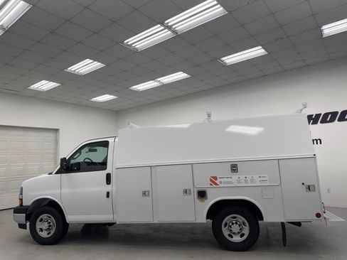 New 2026 Chevrolet Express 3500 w/ Power Convenience Package RWD image 8