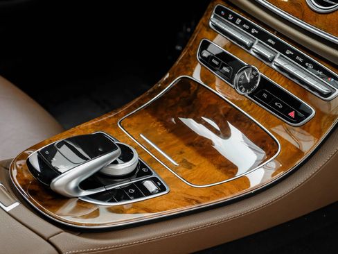 Used 2019 Mercedes-Benz E 300 image 23