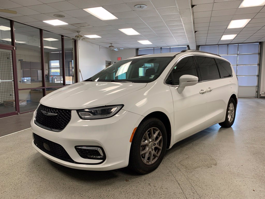 Used 2022 Chrysler Pacifica Touring-L FWD image 2