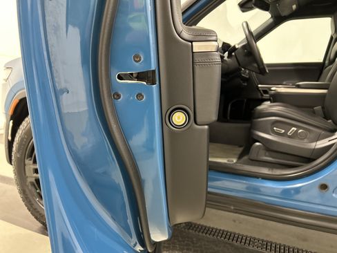 Used 2023 Rivian R1S Adventure AWD/4WD image 32