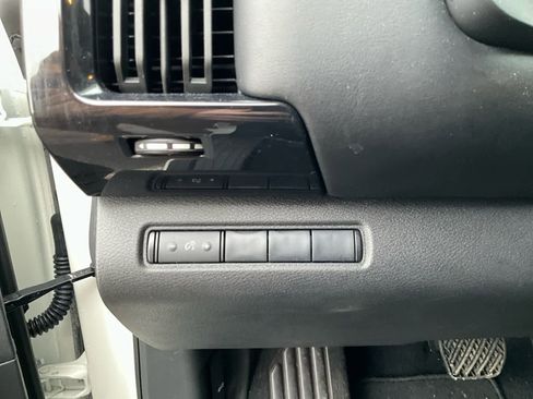 Used 2025 Nissan Pathfinder S image 20