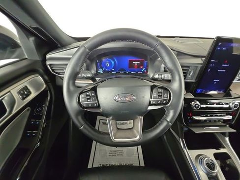 Used 2023 Ford Explorer Platinum w/ Technology Package image 12