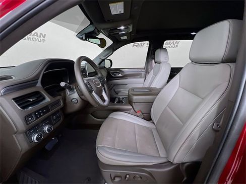 Used 2023 GMC Yukon SLT w/ SLT Luxury Package image 10